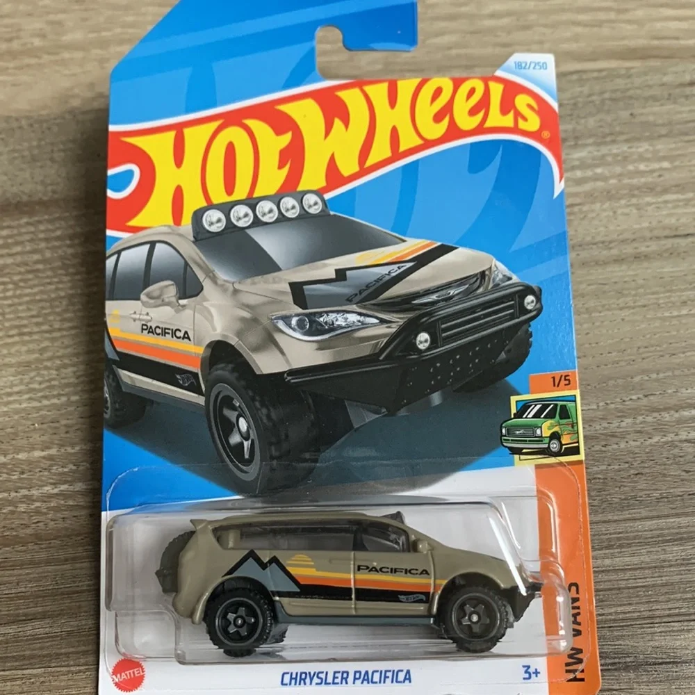Hot Wheels Chrysler Pacifica Mini Van Hotwheels Diecast Mattel HTB93 New 2024